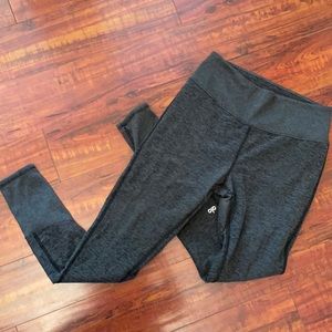 Alo Lounge Leggings in dark Heather grey